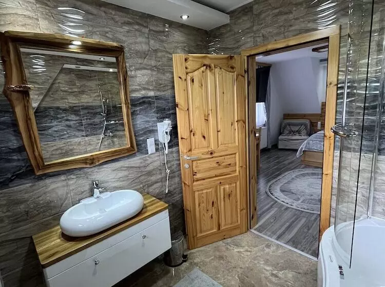 Majatalo Rustic Inn River