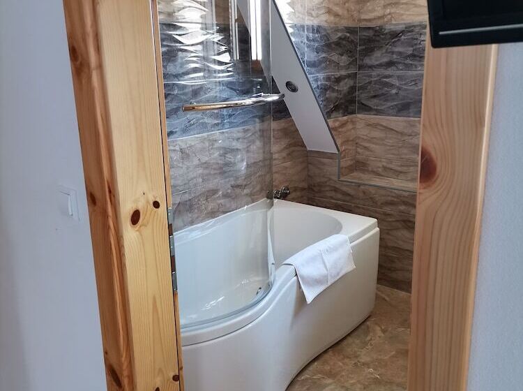 بنسيون Rustic Inn River