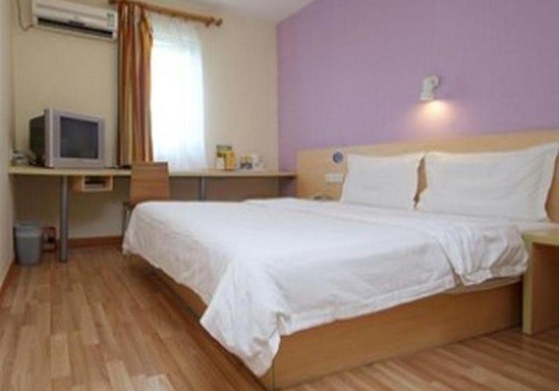 Отель 7 Days Inn Kaifeng Daliang Men Branch