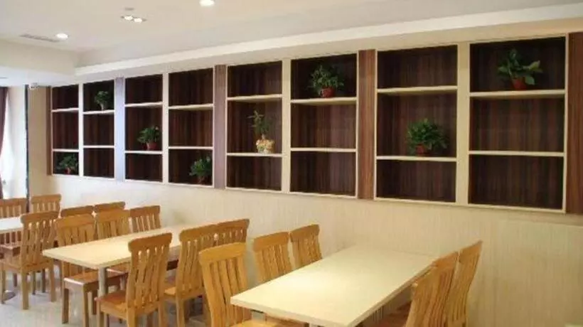 Hotelli 7 Days Premium Jingjiang Fuhai New World Automobile Terminal Branch