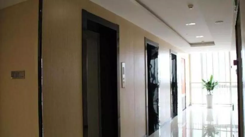 Hotelli 7 Days Premium Jingjiang Fuhai New World Automobile Terminal Branch