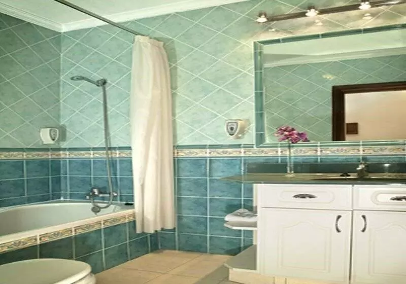 Paradise Court Apart