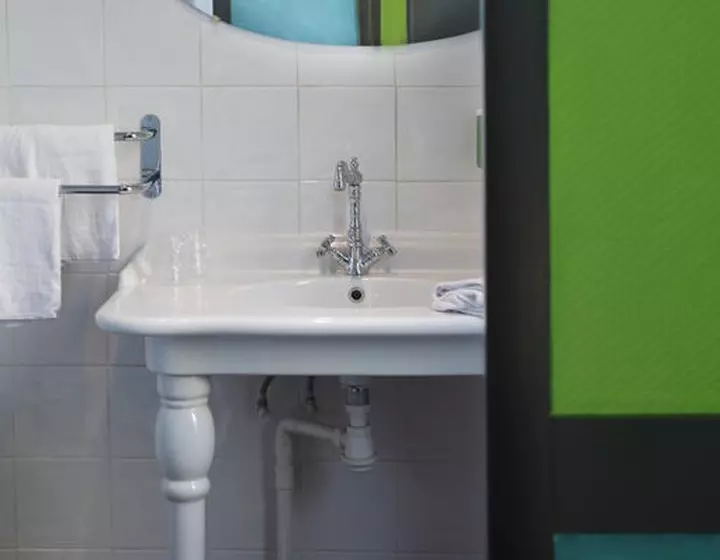 Отель Adonis Marseille Vieux-Port