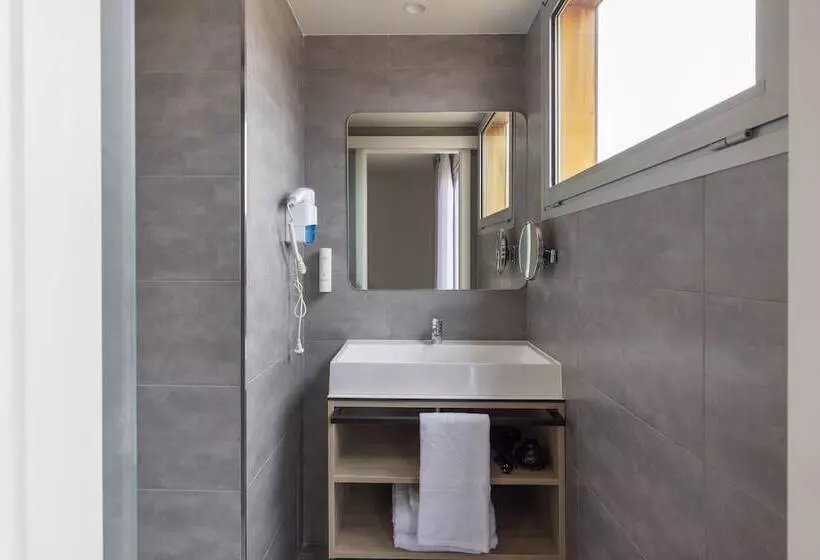 هتل Líbere Barcelona Sant Antoni