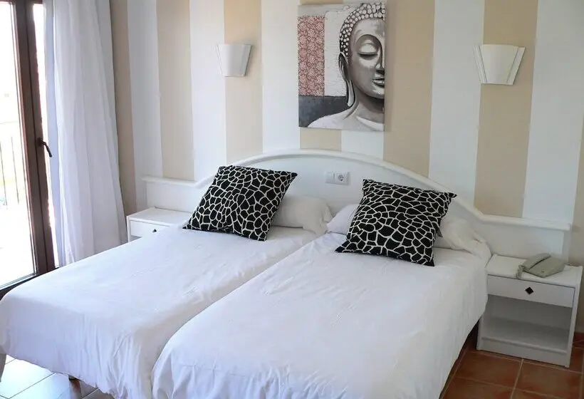 هتل Navia Santa Ponsa - Adults Only