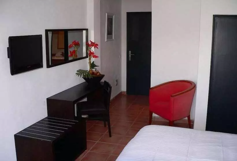 هتل Navia Santa Ponsa - Adults Only