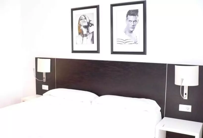 هتل Navia Santa Ponsa - Adults Only