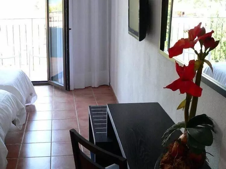 هتل Navia Santa Ponsa - Adults Only