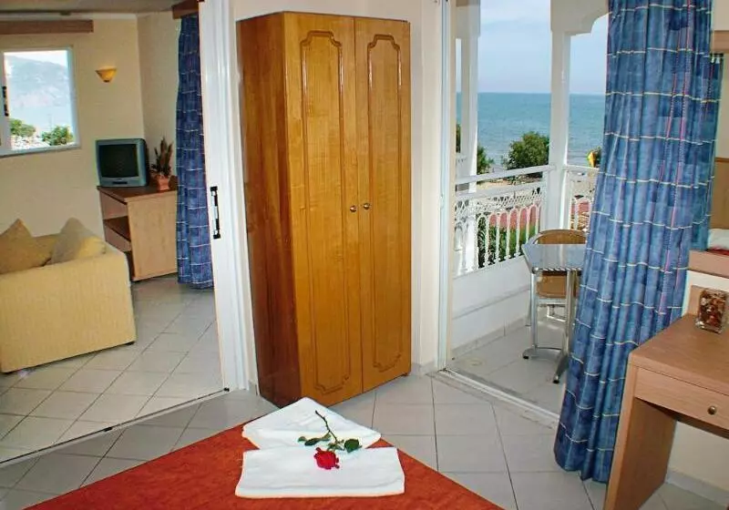 هتل Poseidon Beach