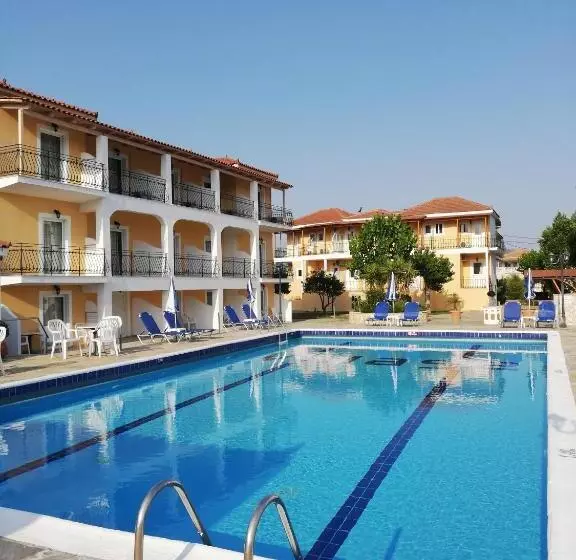 Village Inn Studios & Family Apartments