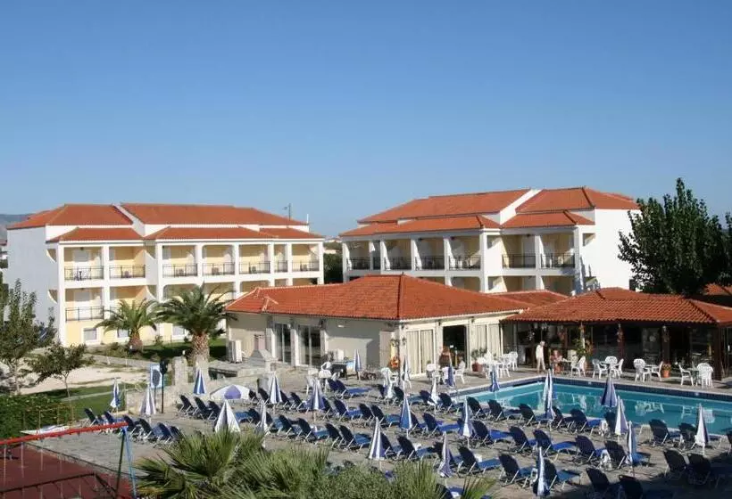 Village Inn Studios & Family Apartments