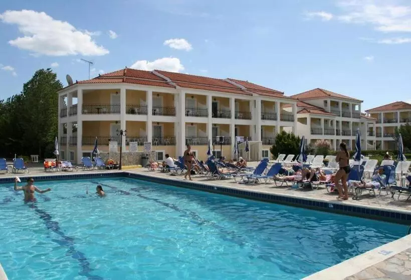 Village Inn Studios & Family Apartments