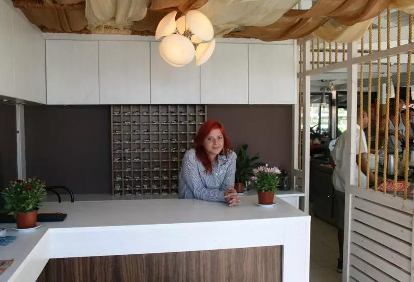 Village Inn Studios & Family Apartments