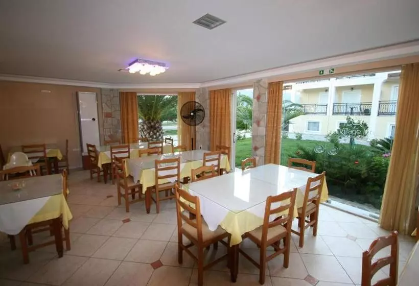 Village Inn Studios & Family Apartments