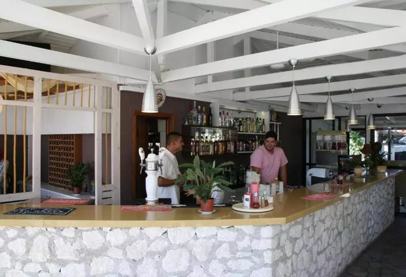 Village Inn Studios & Family Apartments