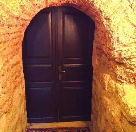 Bed and Breakfast Naz Wooden House Inn