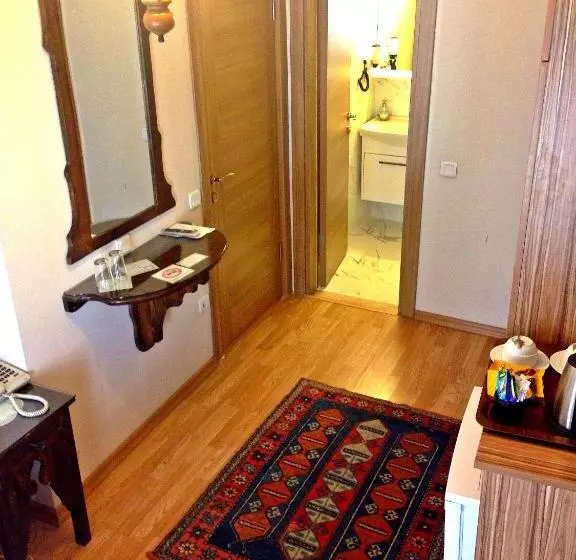 Bed and Breakfast Naz Wooden House Inn