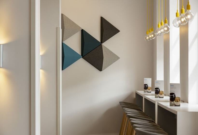 هتل Holiday Inn Express Edinburgh City Centre, An Ihg