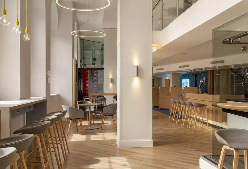 هتل Holiday Inn Express Edinburgh City Centre, An Ihg