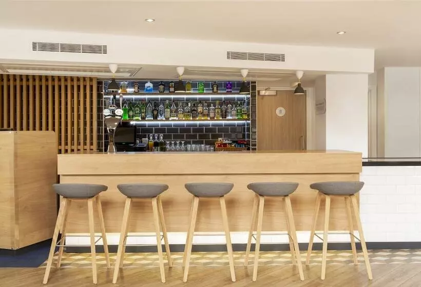 هتل Holiday Inn Express Edinburgh City Centre, An Ihg