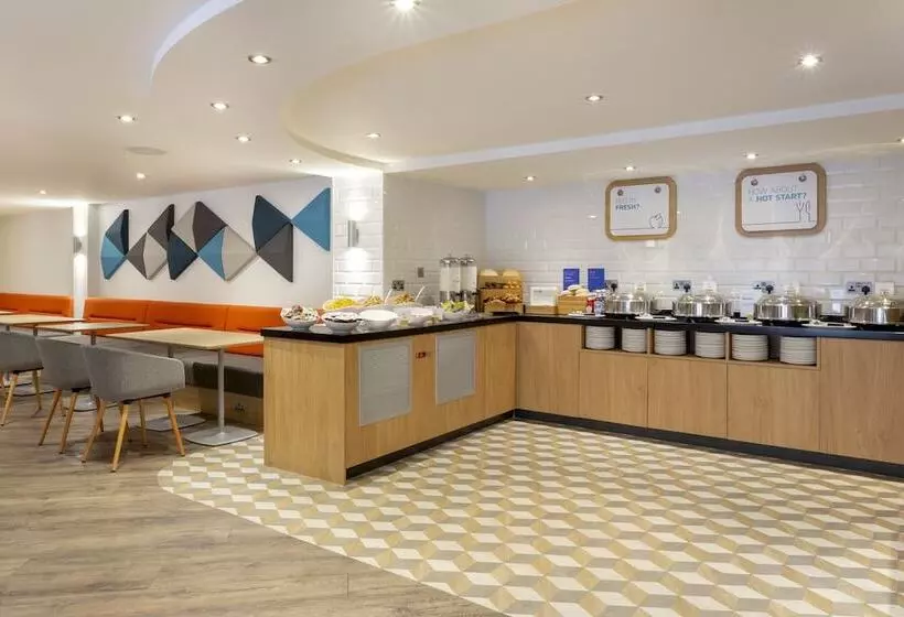 هتل Holiday Inn Express Edinburgh City Centre, An Ihg