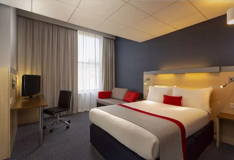 هتل Holiday Inn Express Edinburgh City Centre, An Ihg