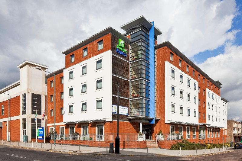 هتل Holiday Inn Express Stevenage, An Ihg
