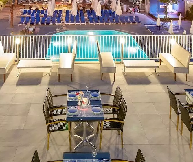 酒店 Petunya Beach Resort