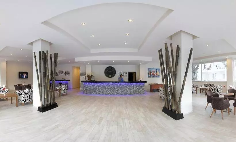 酒店 Petunya Beach Resort