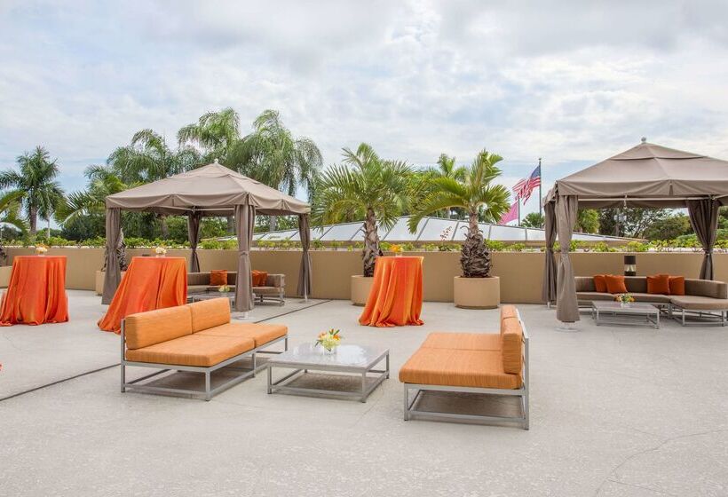 هتل Sonesta Miami Airport