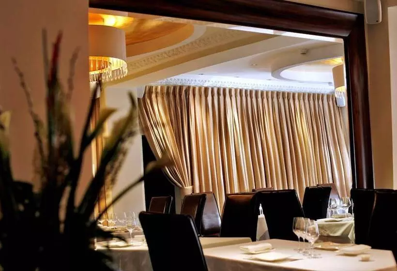 Отель The Glenmoriston Townhouse