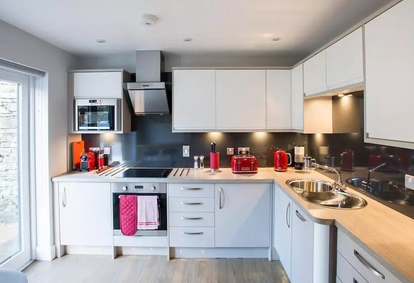 Отель The Glenmoriston Townhouse