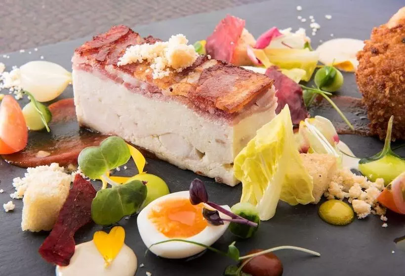 Отель The Glenmoriston Townhouse