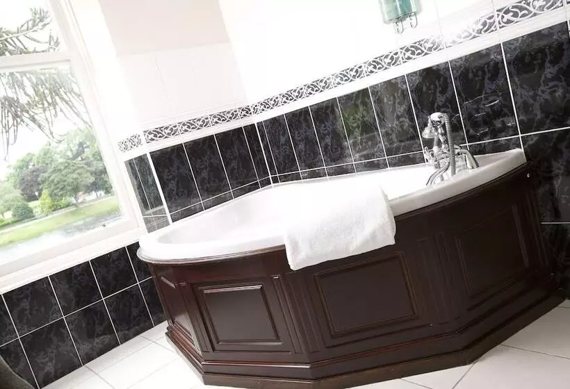 Отель The Glenmoriston Townhouse