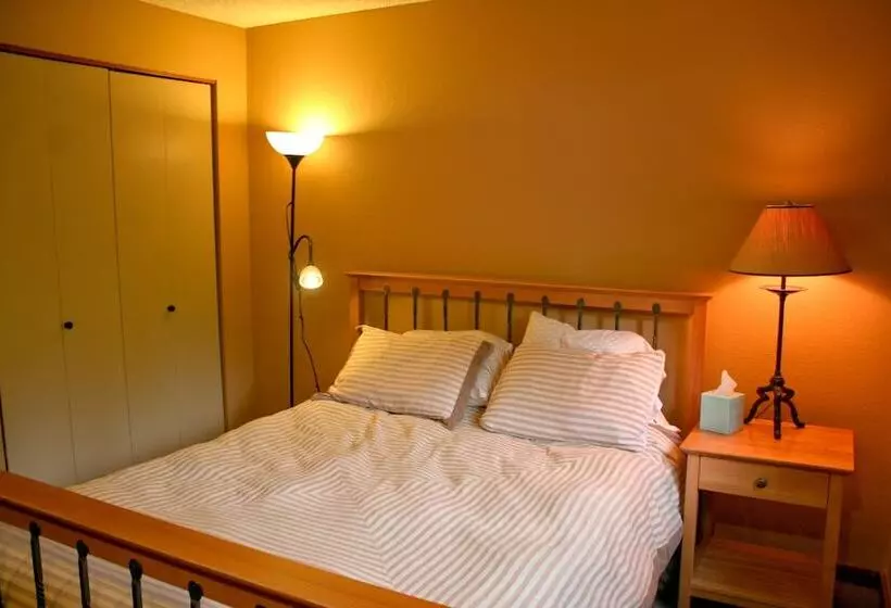 41sw   Sauna   Wifi   Fireplace   Sleeps 8