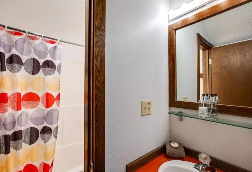 57sw   Fireplace   Wifi   Sleeps 6