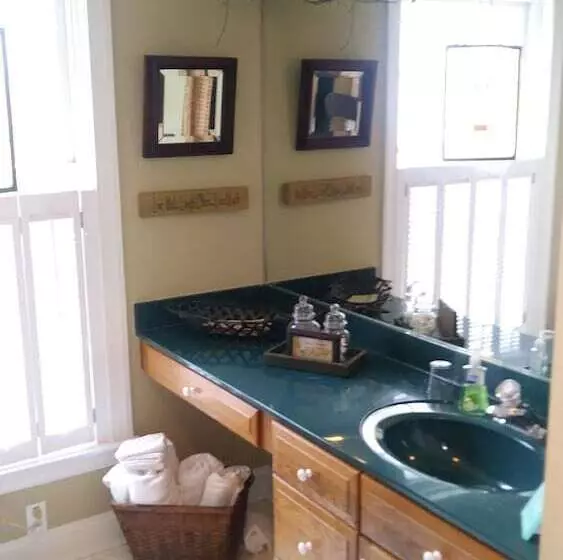 Aamiaismajoitus (B&B) Marvels On The Creek