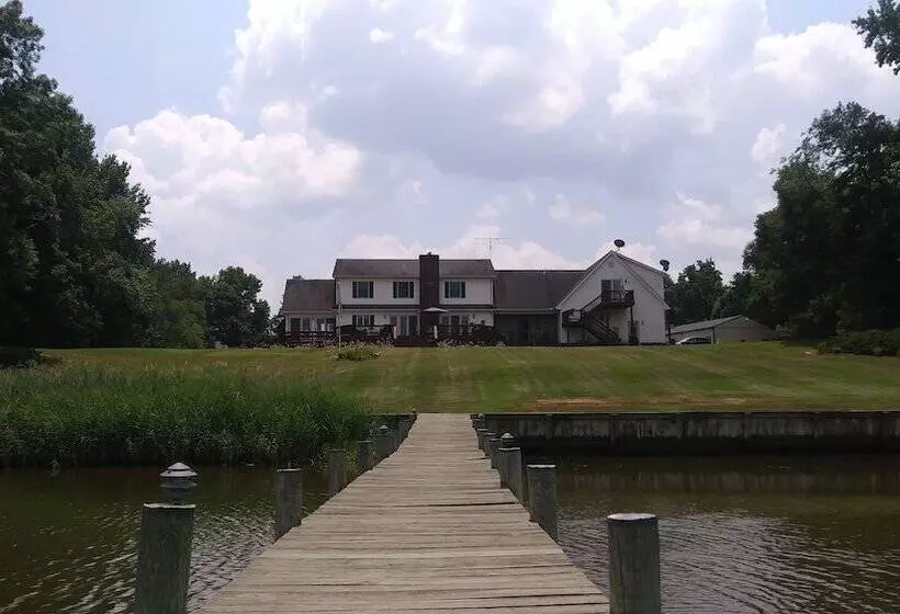 Aamiaismajoitus (B&B) Marvels On The Creek