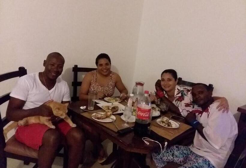 تختخواب و صبحانه Rolando Share Apart