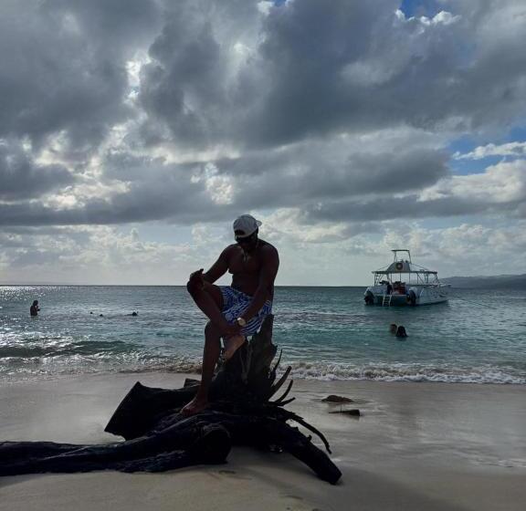 تختخواب و صبحانه Rolando Share Apart