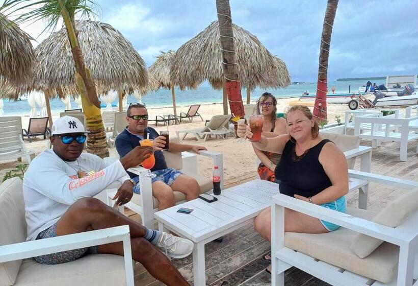 تختخواب و صبحانه Rolando Share Apart