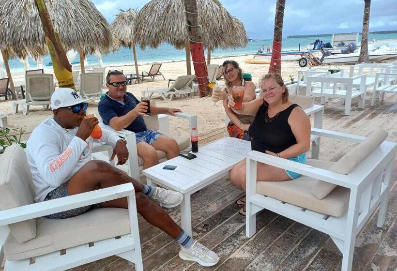 تختخواب و صبحانه Rolando Share Apart