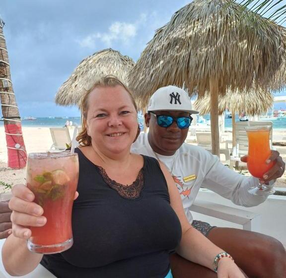 تختخواب و صبحانه Rolando Share Apart