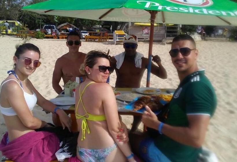 تختخواب و صبحانه Rolando Share Apart