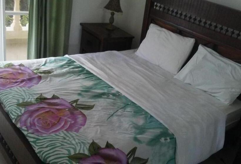 تختخواب و صبحانه Rolando Share Apart