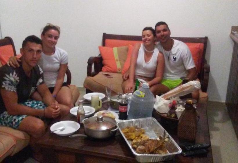 تختخواب و صبحانه Rolando Share Apart