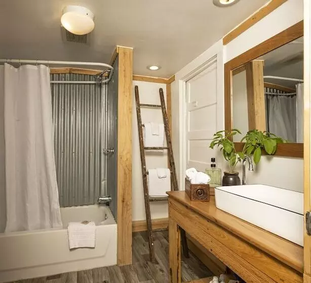 Country Road House And Berries Bed & Breakfast   Farm Stay