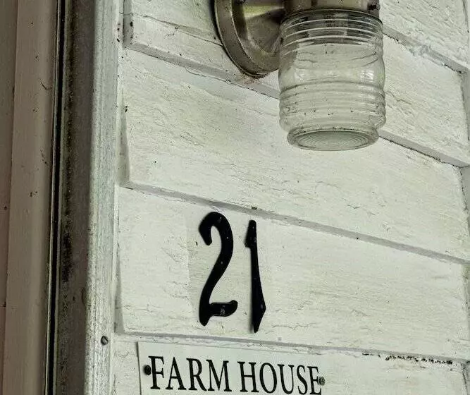 Country Road House And Berries Bed & Breakfast   Farm Stay