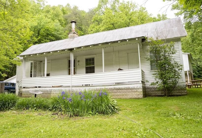 Country Road House And Berries Bed & Breakfast   Farm Stay