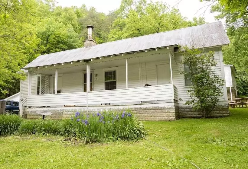 Country Road House And Berries Bed & Breakfast   Farm Stay